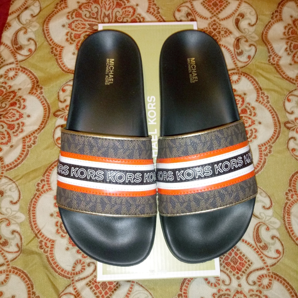 Michael Kors Gilmore Slides - Picture 10 of 10